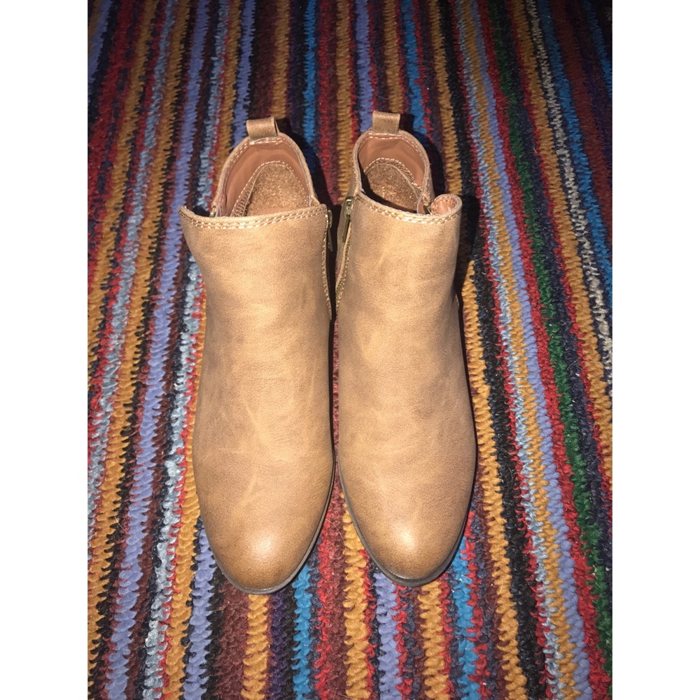 NWOT! Madden Girl brown  zipper booties! 8!